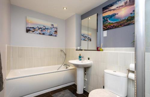 Vista Verde - Luxury City Penthouse 2BR - Sleeps up to 6 - Parking - Photo 54