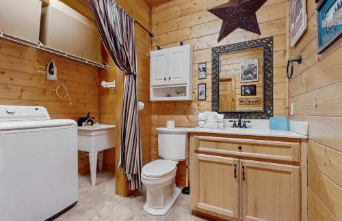 Peaceful Waterfront Retreat Sleeps 8 Dock is available & Grill - Photo 20
