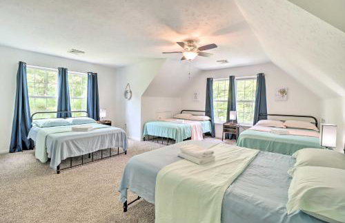 Hot Tub and Deck Gorgeous Retreat in Pocono Summit! - Foto 26