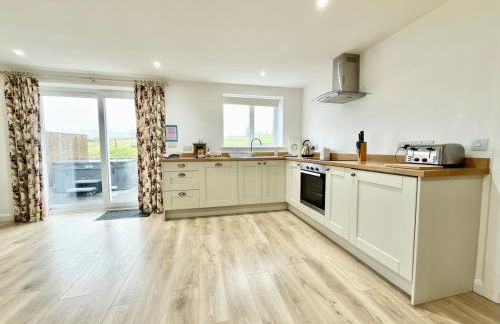 Rural Cottage, 3 beds, 3 bath,LOG BURNER, HOT TUB, with Cymru Holidays - Foto 41