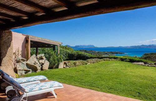 GuestHost - Villa With Private Garden, Parking & Shared Pool! - Foto 1