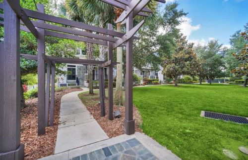 Vibrant 4BR Family Townhome 1 mile from Disney World and Disney Springs - Photo 55