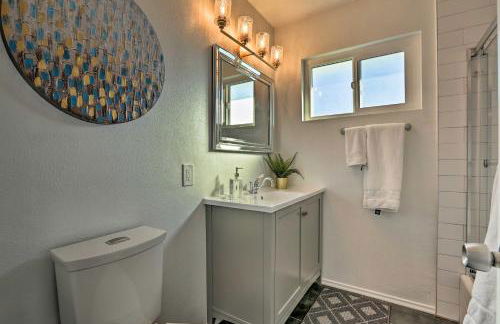 Oceanside Home with Patio and Grill, Walk to Beach! - Foto 17