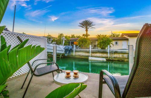 NEW!Paradise PalmsDockPoolKayaks GrillView! - Foto 29