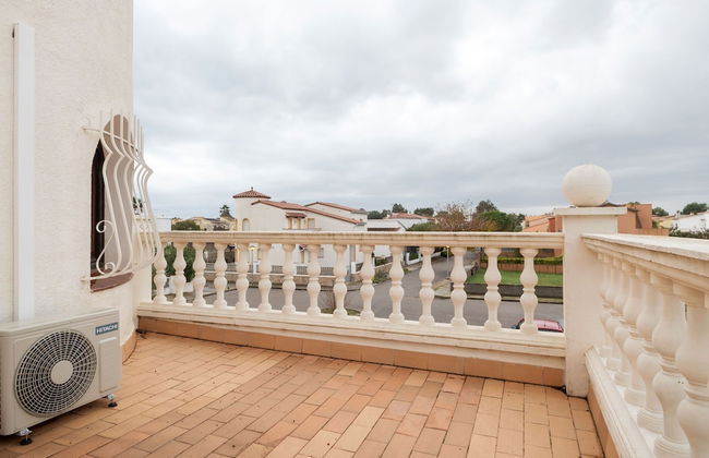 Peaceful Holiday Home in Sant Pere Pescador With Swimming Pool - Foto 9