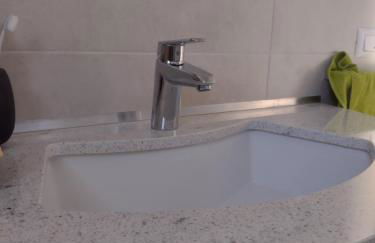 Bilocale in residence vista lago con piscina - Foto 16