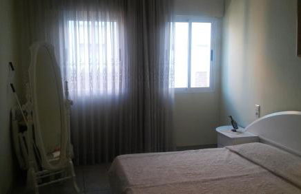 Passeig Maritim Apartment - Photo 10