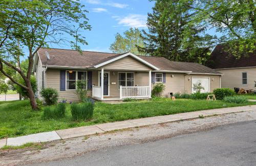 Modern Bungalow Home with Mid-Century Flair - Photo 31