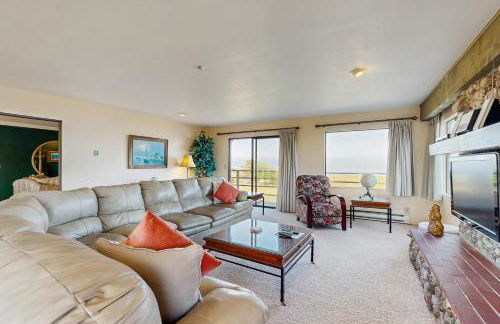 Oceanfront Home - Stunning Views & Private Hot Tub - Foto 6