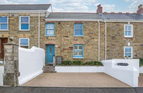 Beach Lovers Paradise in Portreath - With Sea Views & Log Burner just 100m from beach - Photo 32