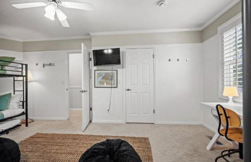 Hobbs Mill Ski Lodge Theater Games Dogs OK - Photo 34