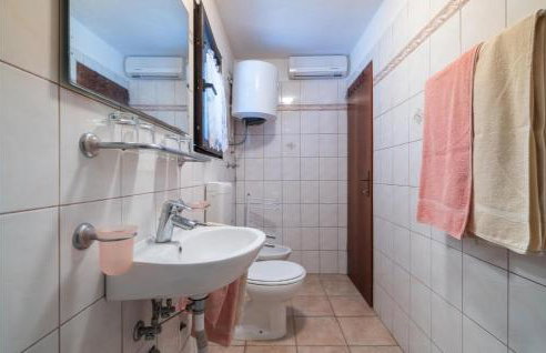 1 Bedroom Cozy Apartment In Pavicini - Photo 15