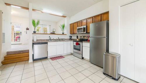 Bright Eastside 2BD-2BA Retreat with Pool & Parking - Foto 4