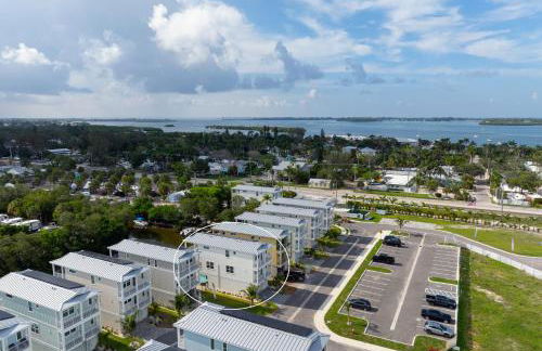 CASA NICA! Luxury Private Pool Home with dock on a saltwater canal! - Foto 51