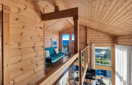 Recién renovada! Exclusiva villa de madera con piscina y vistas al mar - Foto 35