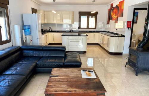 5 Bedroom, Luxury Villa - Heated Pool - Foto 5