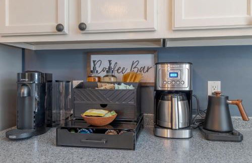 4BR Retreat, 16mi to Acadia NP, with Game Room - Foto 10