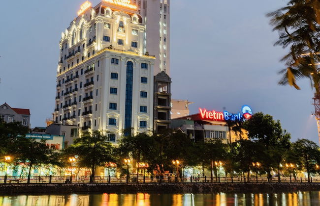 Victory Hotel & Apartment - Photo 1