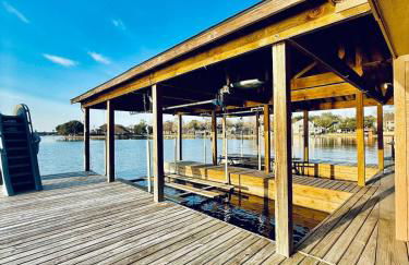 Ultimate Lake Resort Xtravaganza - Luxury - Waterfront - Boathouse - Sleeps 18 - Photo 60