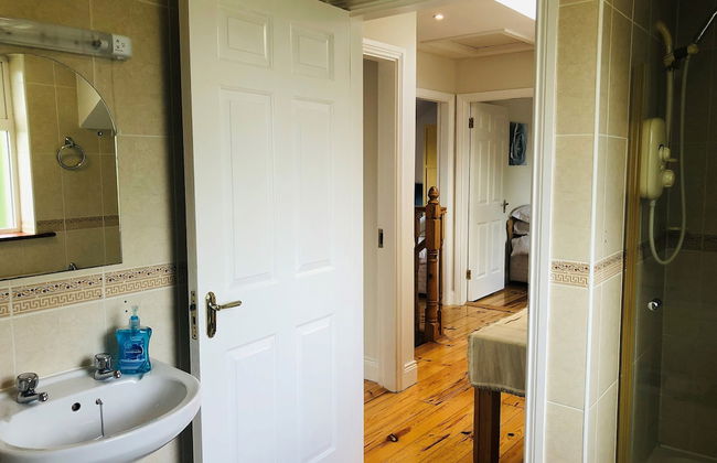 Modern Bright Detached Home Just a Short Stroll From Town - Foto 11