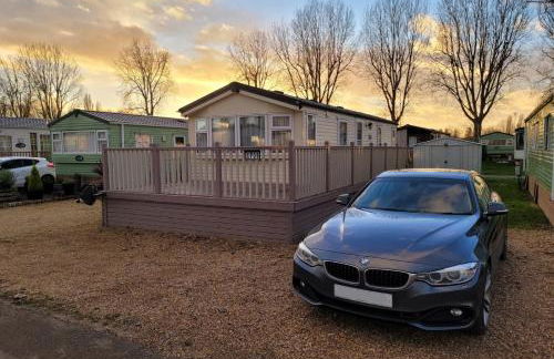 Lovely Static Caravan at Billing Aquadrome - Photo 1