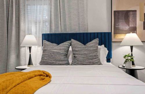 Steps away from Downtown Restaurants and Bars - King Bed - Foto 13