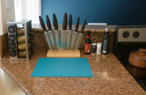 King bed pool gym BBQ theHeights LongStayDiscount - Foto 11