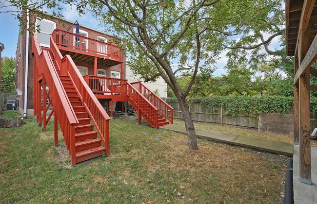 Spacious 3-Bedroom with King Bed - Photo 20