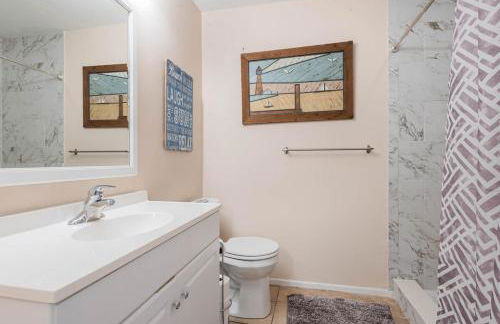 Ground Floor 2 Bdrm King Condo Close to Beach - Foto 6