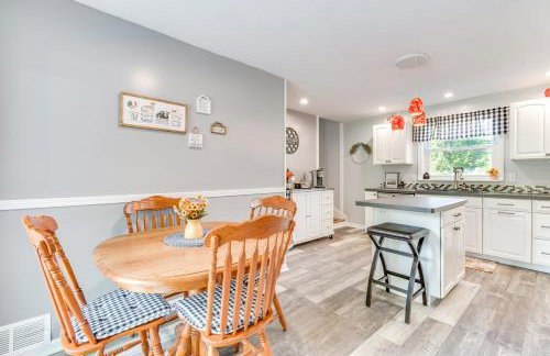 Near Trails and Wineries Victor Getaway with Fire Pit - Foto 7