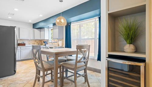 Spacious 4BR w Fenced Yard - Foto 4