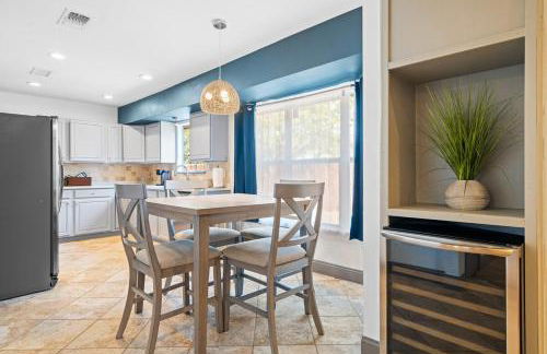 Spacious 4BR w Fenced Yard - Foto 4