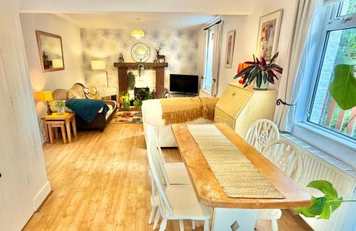 Gateman's Cottage - Three Bedroom Detached Home - Free Parking - Close to New Forest and Beaches - Photo 15