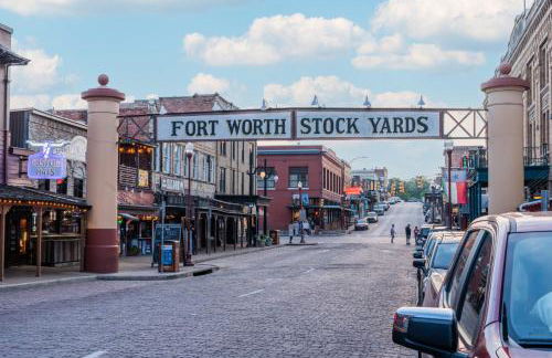 Stockyards- 4min Pet Friendly 3BR Luxe Gem - Foto 144