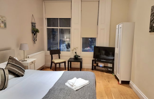 Urban Stay Oxford Gardens Apartments - Photo 18