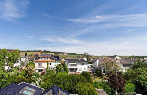 2 BR Loft - LUXUS - MODERN - PARKPLÄTZE - KAFFEE - NETFLIX - WEINBERGBLICK - KÜCHE - BALKON - Foto 9