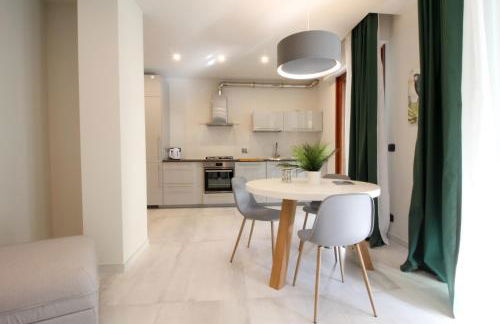 Parrots & Palms - Photo 28