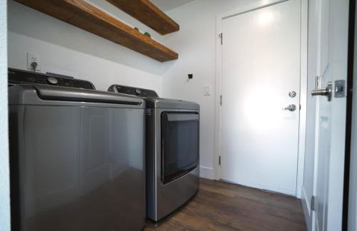 Stunning Waterfront 3BR Retreat - Perfect Getaway - Foto 30