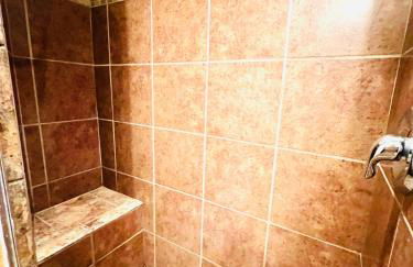 Spacious 6BR Home - Near Top Attractions - Photo 29