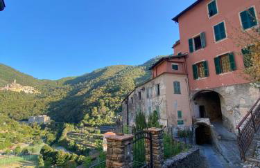Iconic Italian Townhouse w Rooftop Terrace & Mountain View, Pigna - Foto 7