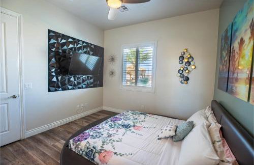 3400 SqFt House W/40Ft Heated Pool/Spa- Strip View - Photo 22