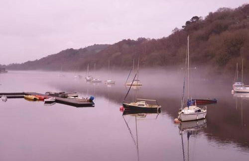 Luxurious lodge, Woodlands View, Hot tub at Rudyard Lake, couples or small family - Photo 2