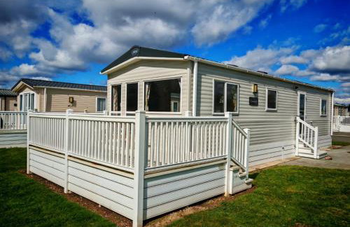 Flamingo Land Cedar Wood 118 - Photo 1