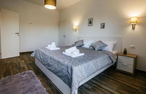 Nice Home In Donji Prolozac With Wifi - Foto 21