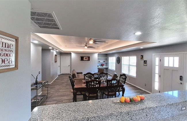 Private Bedroom Suite - Communal House near Integris Private - Photo 25