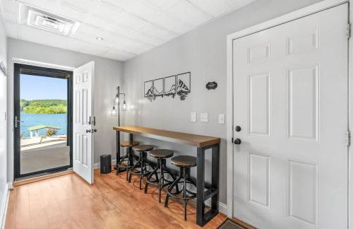 DockTales - Panoramic Views & Private Dock - Foto 34