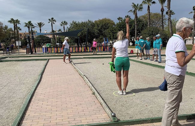 Comfortable Spacious Family House, Large Terrace and Garden, Beach and Bars - Foto 27