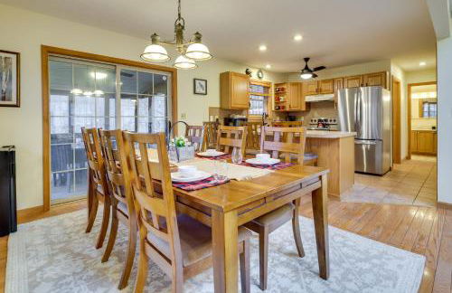 Hot Tub, Game Room! Poconos Home 22 Mi to Slopes - Foto 6