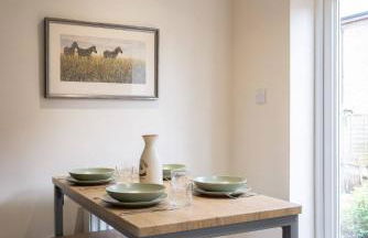 Quaint 3 bed Cottage in central Dorking with parking - Foto 8