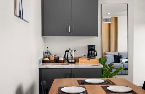 Stylish 2 Bedroom King Bed EVCharger Pet-Friendly Balcony - Foto 4